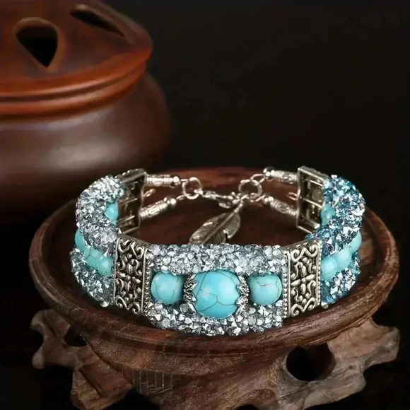 Jewelry - NIP - Glamorous Faux Turquoise & Sparkling Rhinestones Bangle